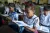 在柬埔寨干丹省Sa’ang区的Russey Chroy小学，学生们站在课堂上读书。