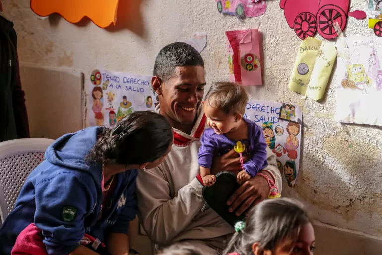 Parents and children at a UNICEF-supported Child Friendly Space in Rumichaca, on the Ecuadorian side of the border with Colombia. UNICEF has launched a regional response to support children and families from Venezuela, as well as children in host communities.